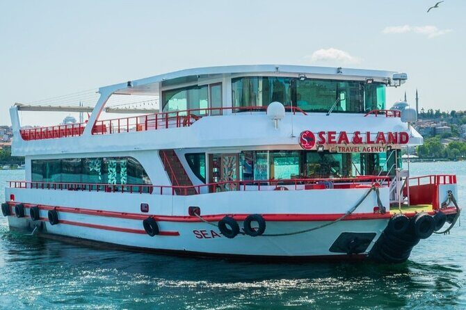 2 Hours Bosphorus Cruise Boat Tour in Istanbul - The boat experience: open views up top, comfort below