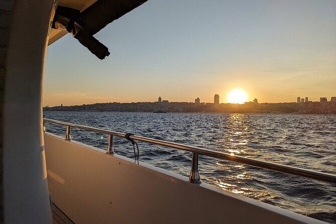 Afternoon Bosphorus Cruise Luxury Yacht with Professional Guide - Maiden’s Tower (Kız Kulesi): a skyline legend off the shore