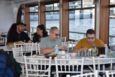 Bosphorus Boat Tour 3 Hour with Asian Side Stop in Istanbul - Dolmabahçe coastline: mosques and the palace that takes over the view