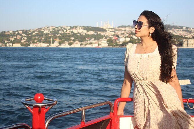 Bosphorus Cruise Boat Tour İstanbul And Golden Horn With Guide - Pickup, Mobile Tickets, and the Best Way to Keep Things Smooth
