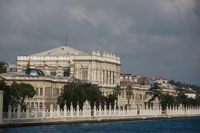 Bosphorus Cruise with unlimited alcohol - The 15 Temmuz Şehitler Köprüsü Moment: Why the Cruise Feels Special