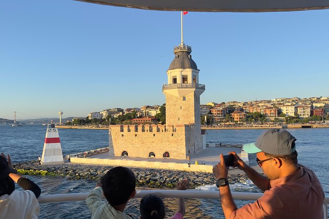 Bosphorus Daytime or Sunset Sightseeing Cruise & Audio Guide - Dolmabahçe Palace: European-Style Power on the Water