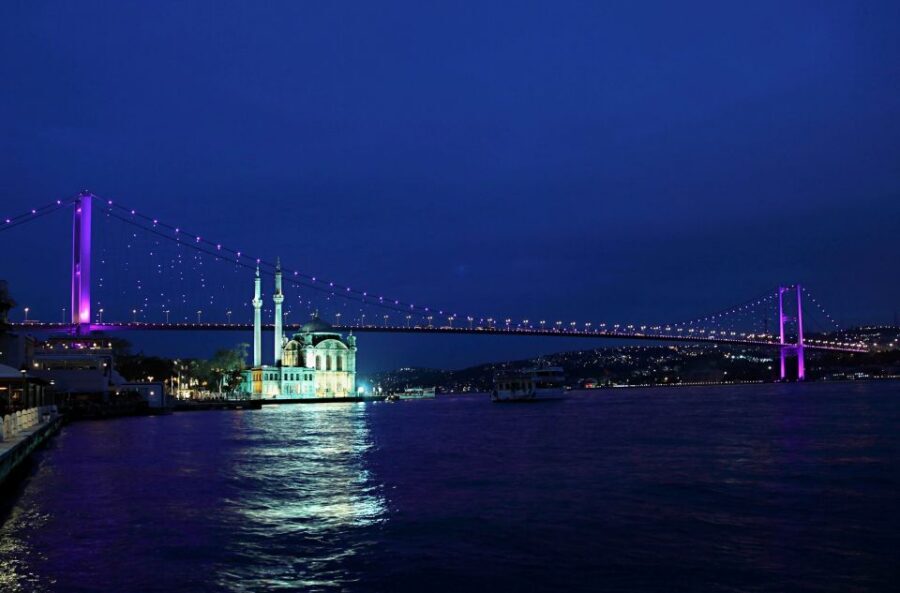 Bosphorus: Dinner Cruise with Live Performances Experience - The Atmosphere: Fun Energy That Works for Groups and Singles