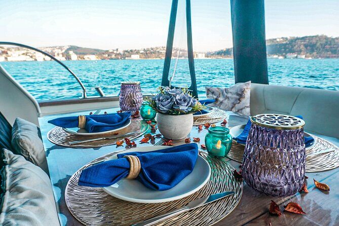 Bosphorus Dinner / Lunch Cruise - Private and Customizable - Lunch or dinner onboard: how the meal works
