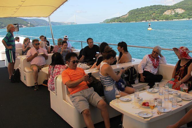 Bosphorus Luxury Lunch Cruise & Black Sea Swimming Experience - Continuing North: Rumelihisarı, Beylerbeyi, Kucuksu, and the Castle Views