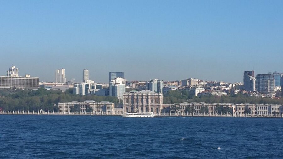 Bosphorus Tour With Lunch - From the Spice Bazaar to Kabataş: the morning setup