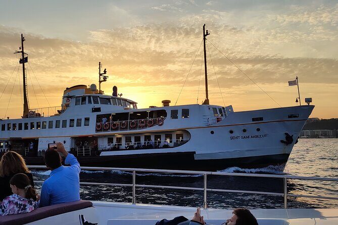 Budget Evening Cruise: Dinner, Live Shows & Party - Drinks: Soft Drinks, Optional Alcohol, and the Cash Bar Reality