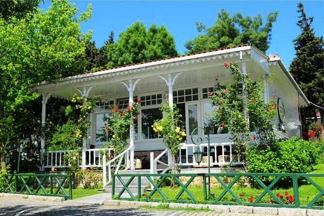 Dolmabace Palace, Bosphorus Boat Tour , Eyüp Sultan Mosque Tour - Eyüp Sultan Mosque: faith, tradition, and a clear sense of place