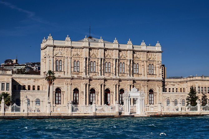 Dolmabahçe Palace with Bosphorus Cruise - Rumeli Fortress from the sea: short stop, strong perspective