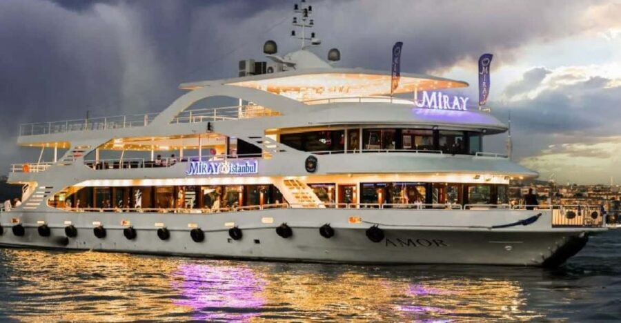 From Istanbul: Bosphorus Dinner Cruise Tavern & World Show - Your best photo strategy: where to look when you only have limited time