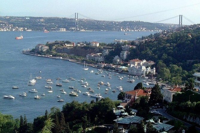 Golden Horn and Bosphorus Boat Tour in Istanbul - The guide and onboard audio: what to expect from English narration
