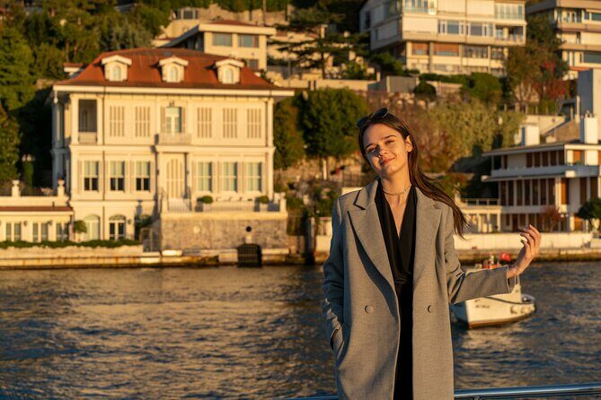 Guided Bosphorus Afternoon Cruise on Yacht - A 2-hour Bosphorus cruise that strings big Istanbul sights together
