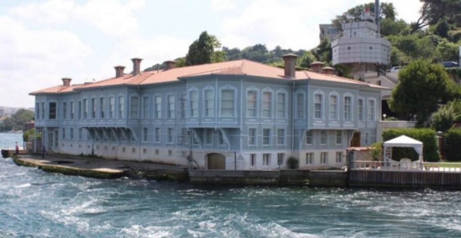 Istanbul: Bosphorus And Golden Horn Morning or Sunset Cruise - Coffee, tea, and audio guide: getting value from 3 hours