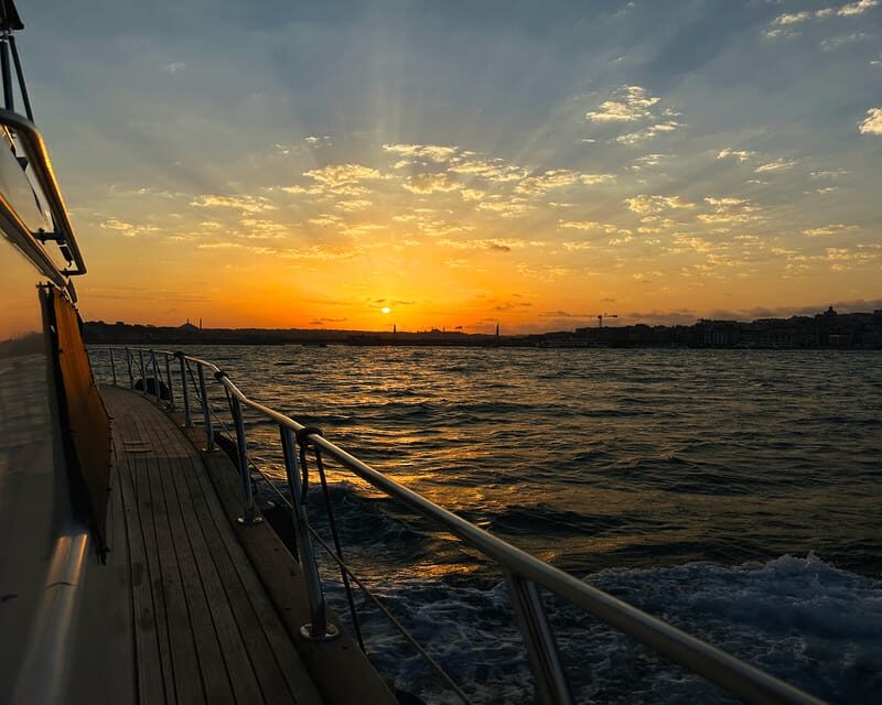 Istanbul: Bosphorus and Golden Horn Sunset Yacht Cruise - Dolmabahçe Palace and Ortaköy Mosque: Istanbul’s shoreline hits first