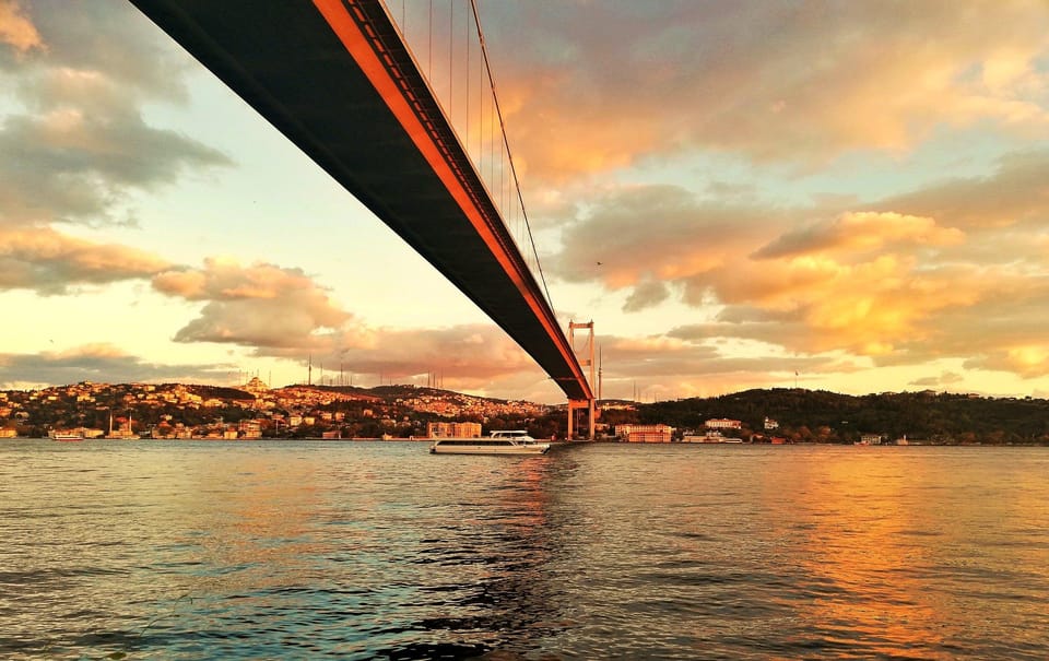Istanbul: Bosphorus Boat Cruise - Rumeli Fortress and the Wooden Homes Along the Hills