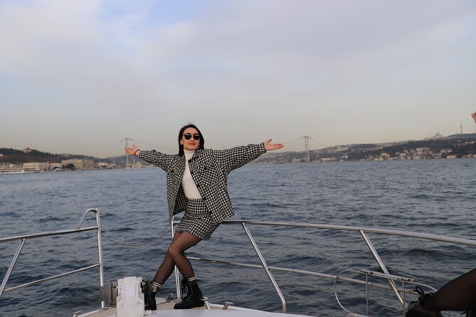 Istanbul Bosphorus Boat Tour and Golden Horn Cruise Day or Sunset - Dolmabahçe, Ortaköy, and Hidiv(i)a: Passing Sights That Still Matter