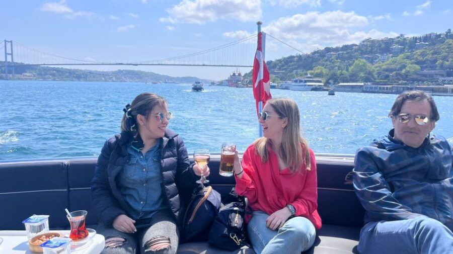 Istanbul: Bosphorus Cruise with Stopover on the Asian Side - Onboard Comfort: Why a Yacht Beats a Big Boat
