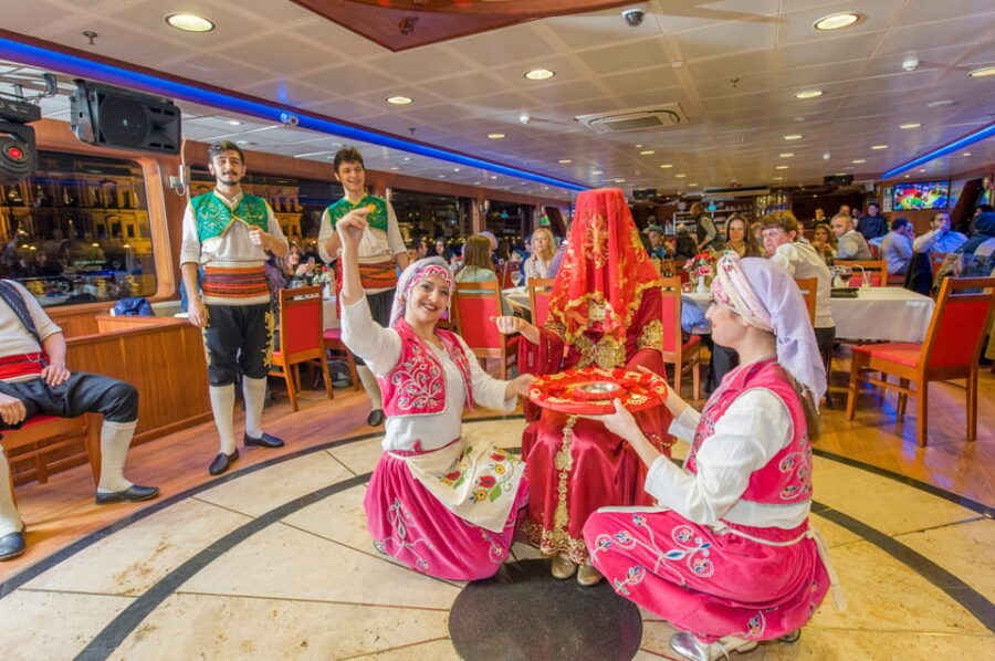 Istanbul: Bosphorus Dinner Cruise Incl. Drinks with Transfer - Traditional Dance Show, Henna Ceremony, DJ Music: Built to Keep You Entertained