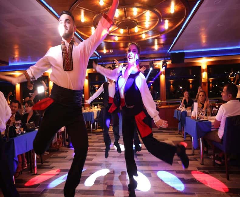 Istanbul Bosphorus Dinner Cruise Tour - Private Table - Dinner and menu choices: what’s included, vegetarian options, and practical expectations