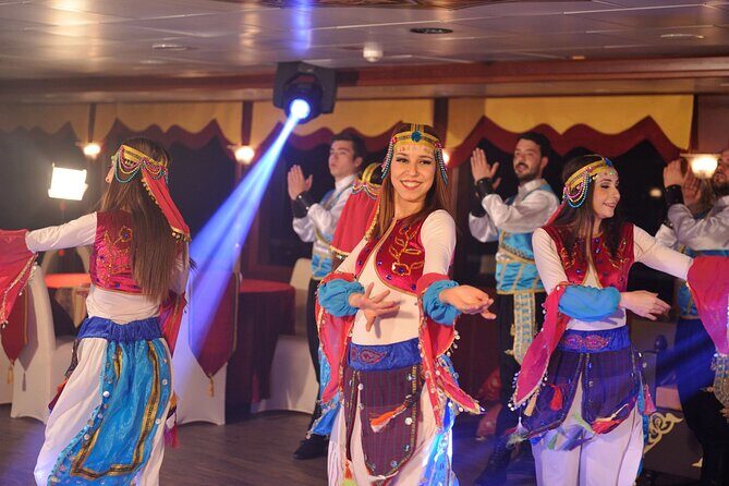 Istanbul Bosphorus Dinner Cruise Turkish Night Show All inclusive - Bosphorus Dinner Cruise With Turkish Night Show: the actual evening vibe