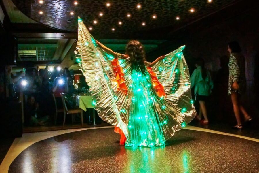 Istanbul: Bosphorus Dinner Cruise w/ Drinks & Entertainment - Why a Bosphorus dinner cruise is smarter than a plain ferry