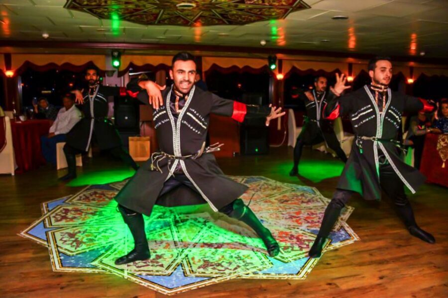 Istanbul: Bosphorus Dinner Cruise w/ Drinks & Entertainment - Fortresses and palaces: Rumeli Castle, Beylerbeyi, and the geography lesson