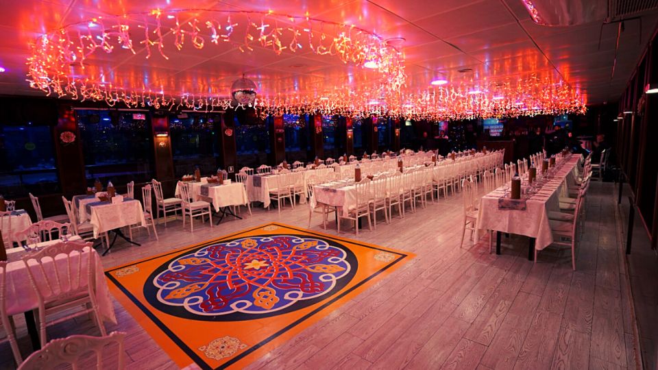 Istanbul: Bosphorus Dinner Cruise with Drinks & Turkish Show - Dinner That Keeps the Night Moving: Starters, 5 Main Options, Baklava, Tea and Coffee
