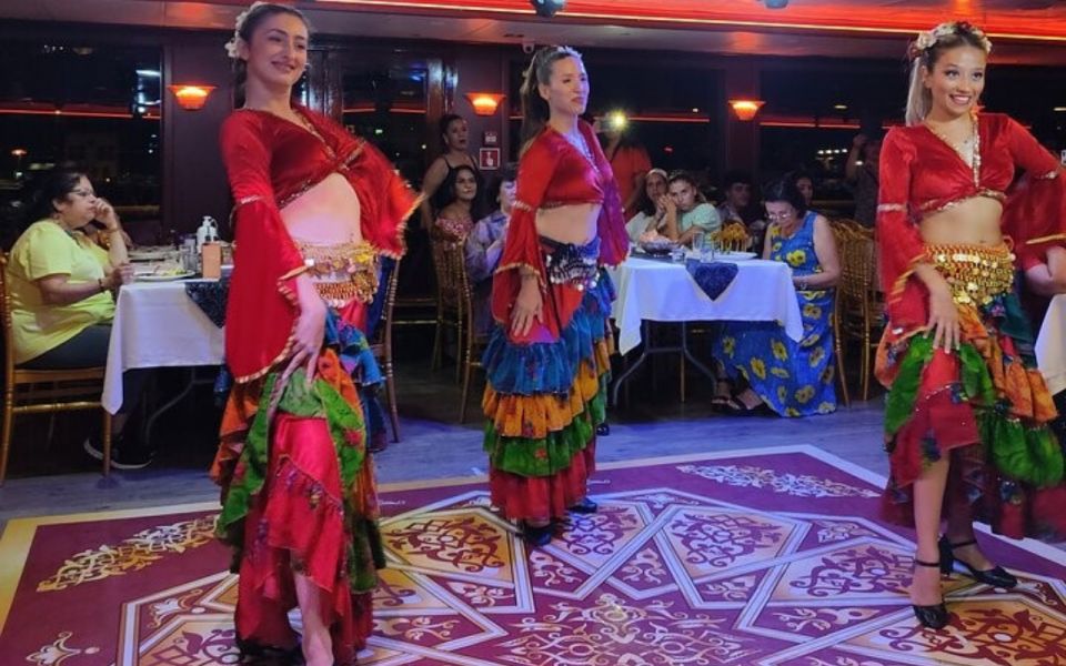 Istanbul: Bosphorus Dinner Cruise with Private Table & Show - Private Table Dinner: Food You Can Plan Around