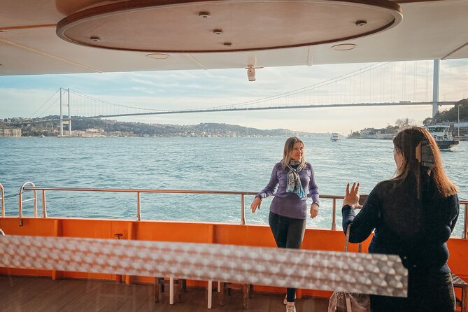 Istanbul: Bosphorus Dinner Cruise with Turkish Night Show - Why This Bosphorus Dinner Cruise Works So Well at Night