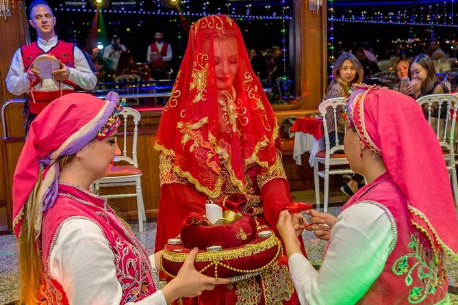 Istanbul Bosphorus Dinner Cruise with Turkish Show - Crowds, Seating Tables, and the Photo/Tip Traps