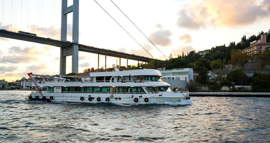 Istanbul: Bosphorus & Golden Horn Cruise Daytime or Sunset - Price and What You Really Get for $9