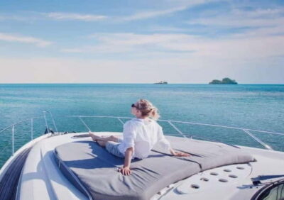 Istanbul: Bosphorus Morning or Sunset Yacht Tour with Snacks - Onboard Comfort: Indoor vs Outdoor Deck Reality Check