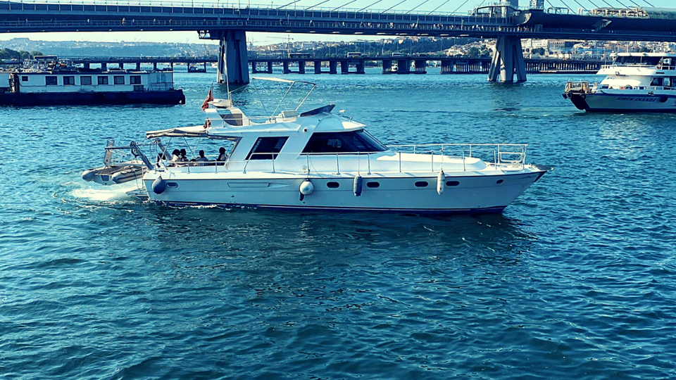 İstanbul: Bosphorus Private Yacht Cruise with Tea and Coffee - Price and Value: Is $272 per Group Up to 6 Worth It?