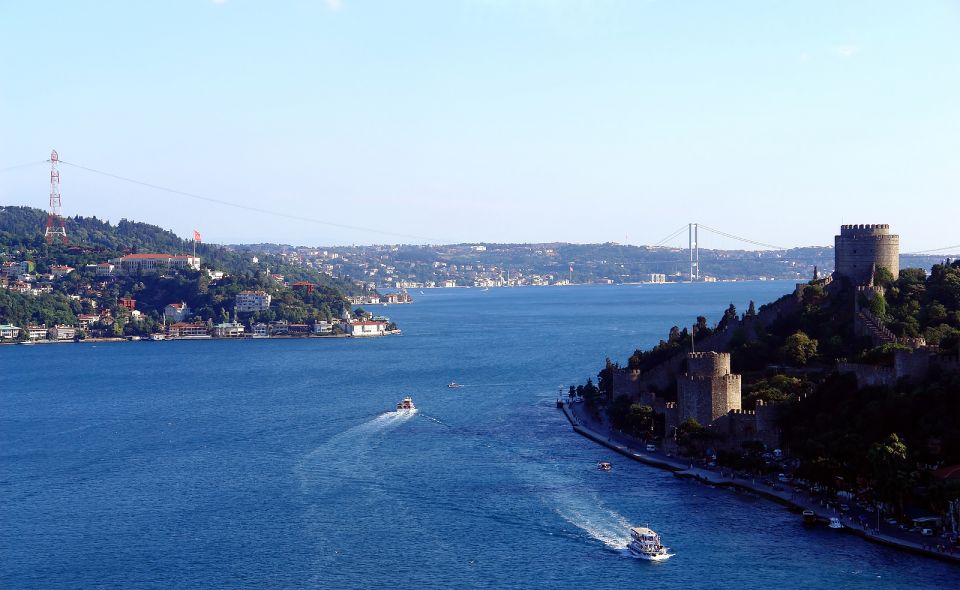 Istanbul: Bosphorus Sightseeing Boat Tour with Guide - Who This Tour Is Best For (and Who Should Skip It)