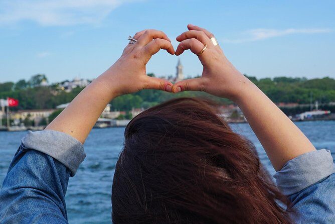 Istanbul Bosphorus Sightseeing Cruise - What’s the experience like on the water?