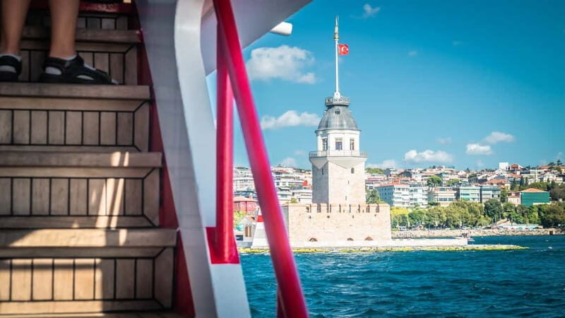 Istanbul: Bosphorus Sightseeing Cruise Tour with Audio Guide - Crowds and sound: the one thing you should mentally prepare for