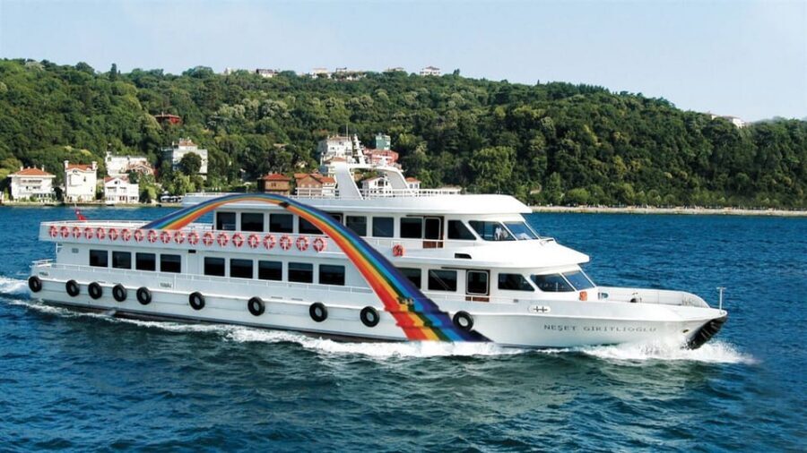 Istanbul: Bosphorus Sightseeing Cruise with Sunset Option - Onboard Comfort, Deck Choice, and What to Expect Around Food