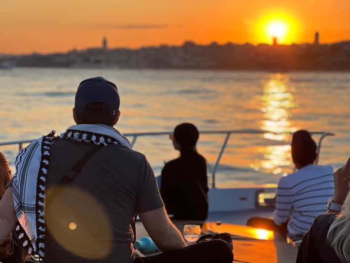 Istanbul: Bosphorus Sunset Cruise on a Luxury Yacht - Why This Bosphorus Sunset Yacht Is Worth Your Evening