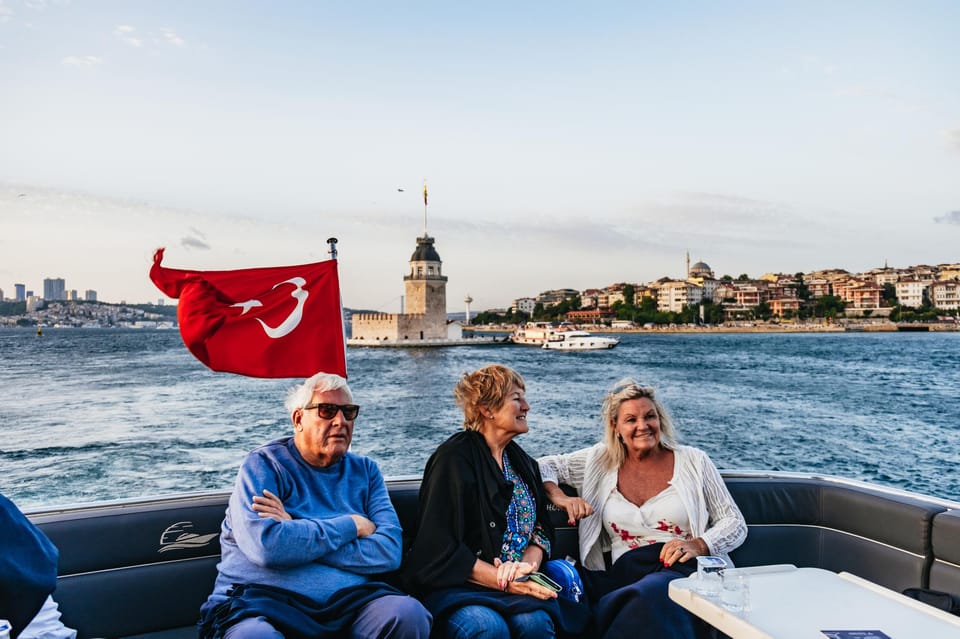 Istanbul: Bosphorus Sunset Cruise on a Luxury Yacht - Food, Drinks, and Comfort: What’s Included and How It Feels