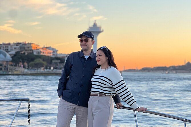 Istanbul Bosphorus Sunset Cruise on the Luxury Yacht - Food and Drinks: What’s Included and What’s Worth Ordering