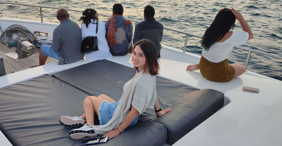 Istanbul: Bosphorus Sunset Cruise on Yacht with Live Guide - Boarding on a “luxury” yacht: what comfort really means here