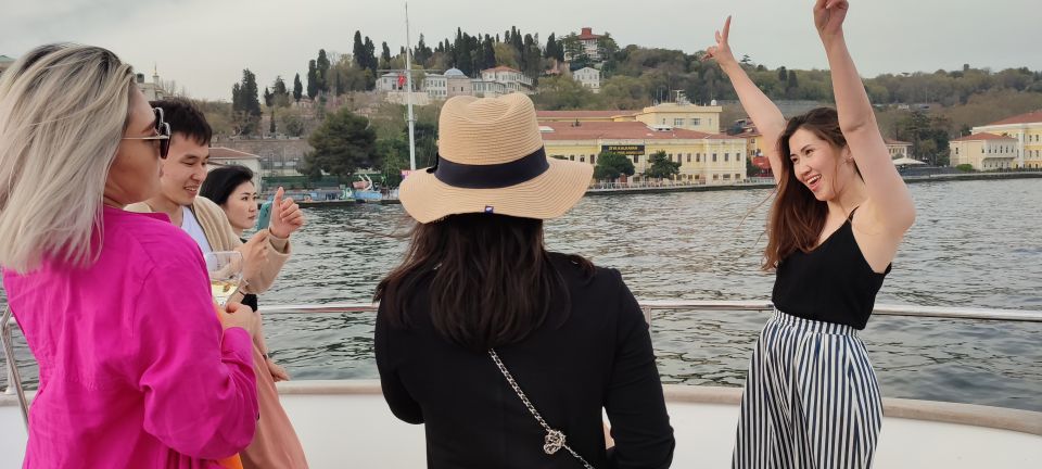 Istanbul: Bosphorus Sunset Cruise on Yacht with Live Guide - Maiden’s Tower: your best sunset photo window over open water