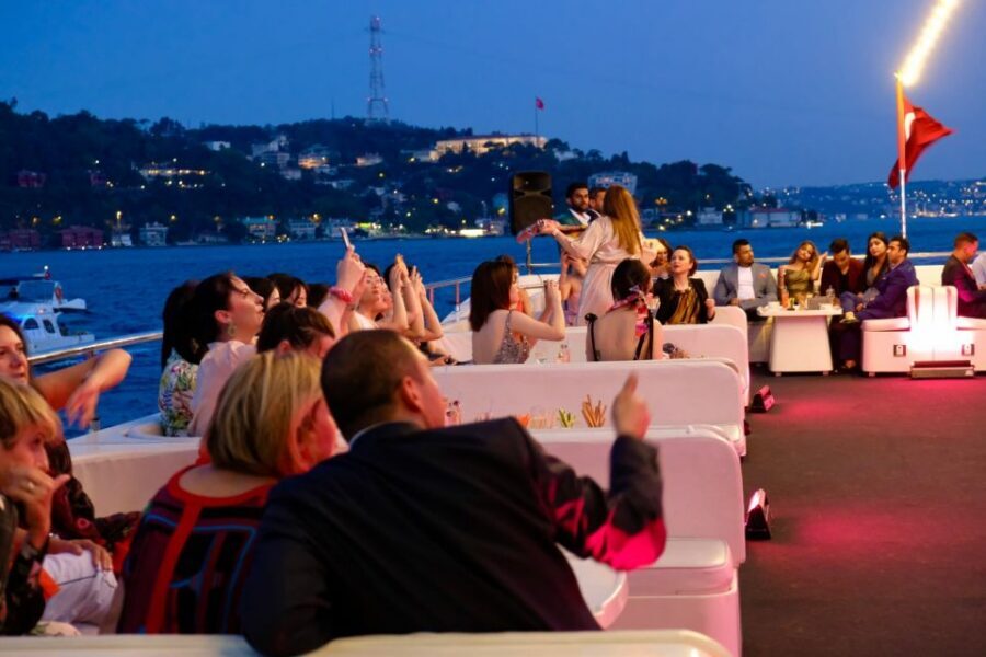 Istanbul: Bosphorus Sunset Cruise with Dinner - Key highlights at a glance