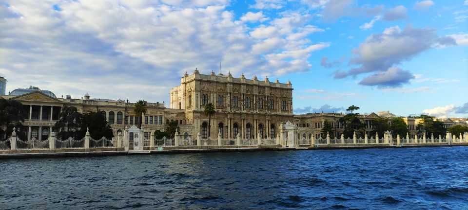 Istanbul: Bosphorus Sunset Cruise with Snacks and Wine - Key things to know before you go