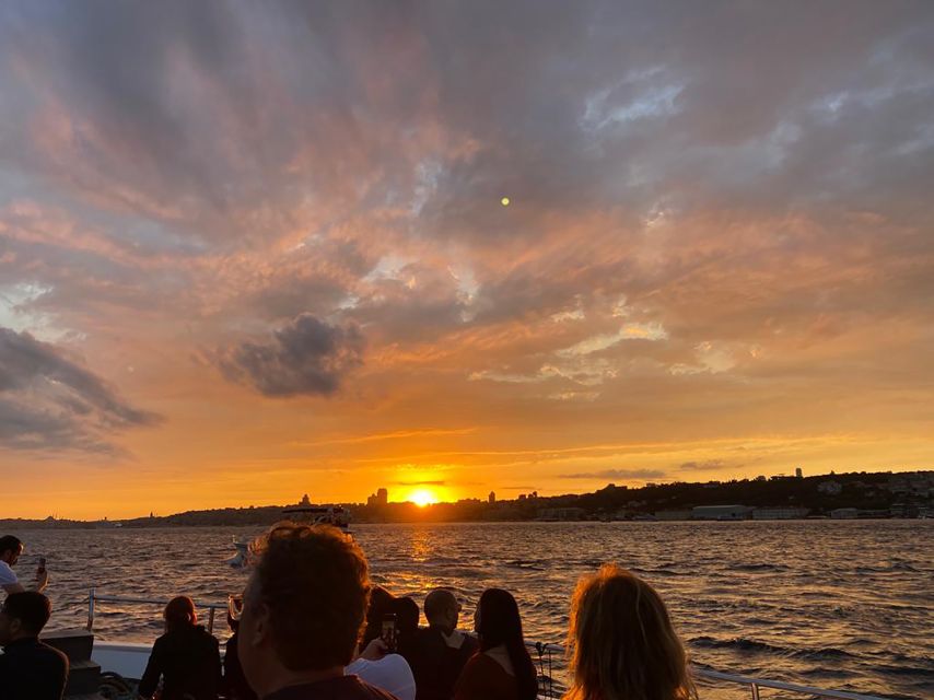 Istanbul: Bosphorus Sunset Cruise with Snacks and Wine - Rumeli Fortress and the Fatih Sultan Mehmet Bridge: a sense of “outer Istanbul”