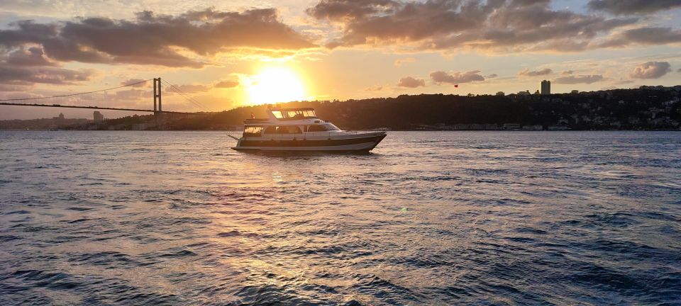 Istanbul: Bosphorus Sunset Cruise with Snacks and Wine - Maiden’s Tower: the last big wow shot