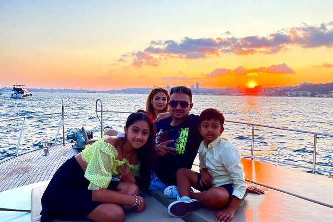 Istanbul Bosphorus Sunset Yacht Cruise With Live Guide And Snacks - Rumeli Hisarı: Ottoman fortress at the narrowest point