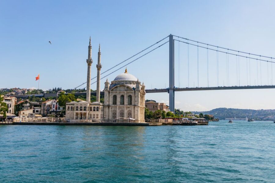 Istanbul: Bosphorus Yacht Cruise with Stopover on Asian Side - Practical tips: meeting point reality, timing, and photos