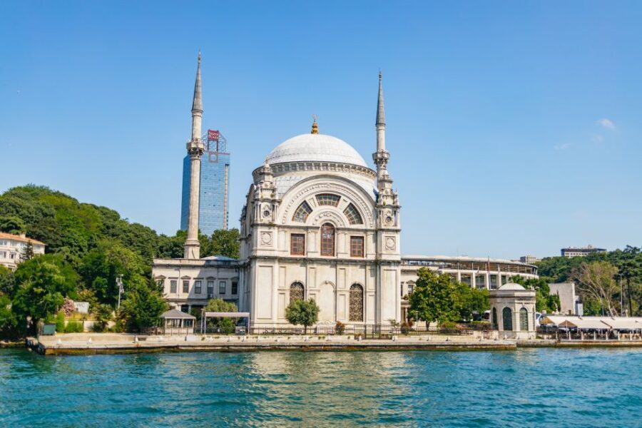 Istanbul: Bosphorus Yacht Cruise with Stopover on Asian Side - Gliding past Ortaköy, Bebek, and the Bosphorus Bridge corridor