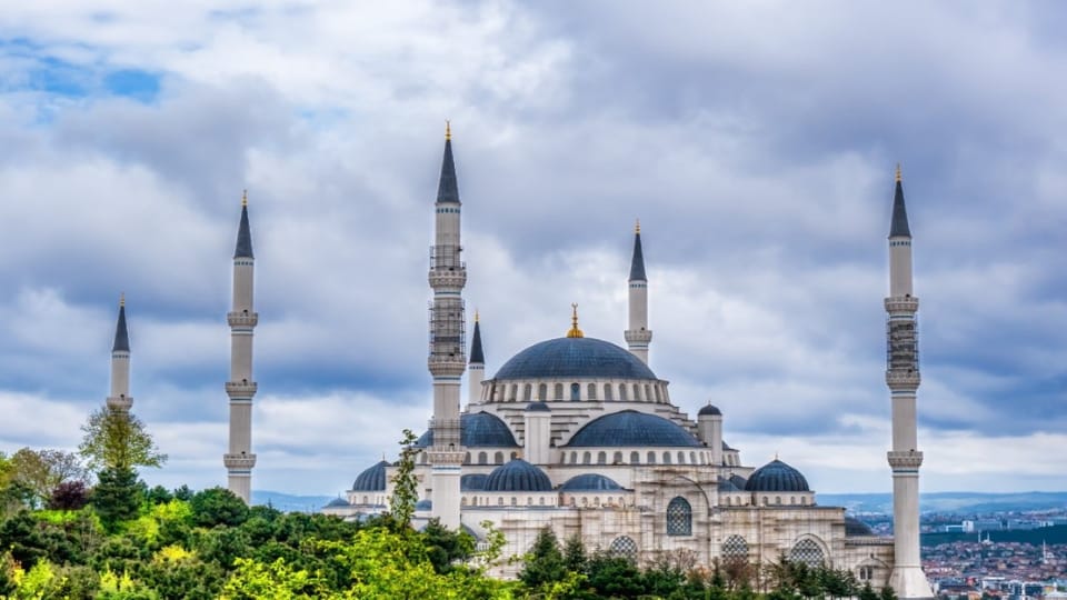 Istanbul: City Hightlights Bus Tour and Bosphorus Cruise - Europe-Asia in motion: Bosphorus Bridge, Eyüp Sultan, and Pierre Loti